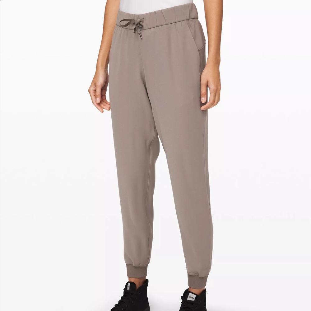 EUC Lululemon On The Fly Jogger Woven 8